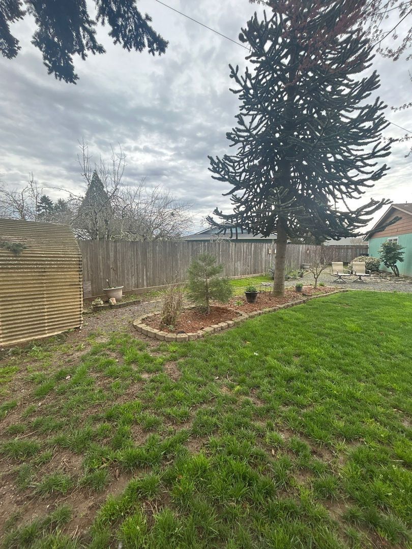 NE Salem 3 Bedroom, 2 Bath, Single Family Home, Big Backyard, AVAILABLE NOW! property image