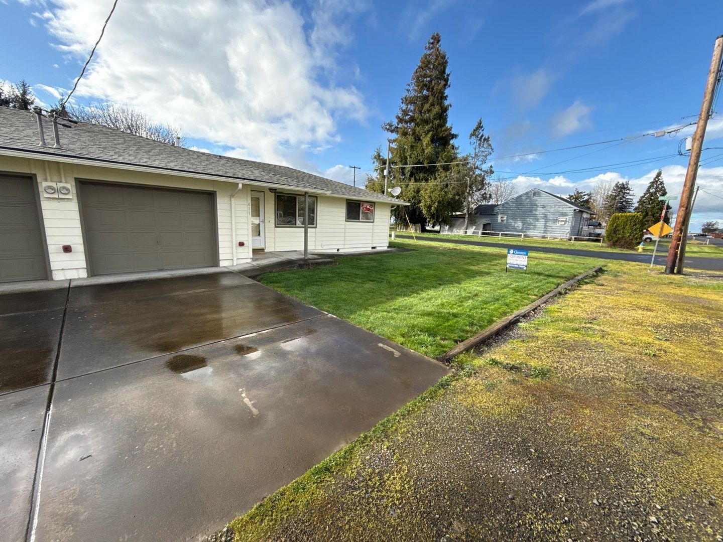 Beautiful Halsey 2 Bed, 1 Bath, DUPLEX, BIG BACK YARD, AVAILABLE NOW! property image