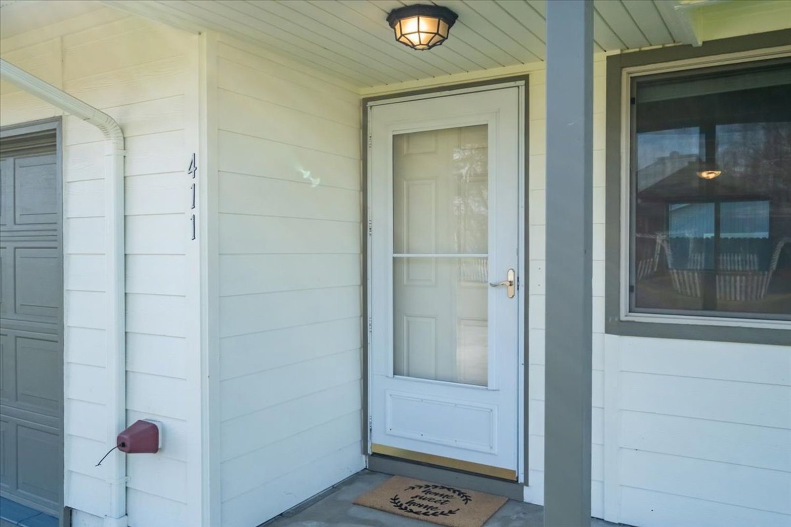 Beautiful Halsey 2 Bed, 1 Bath, DUPLEX, BIG BACK YARD, AVAILABLE NOW! property image