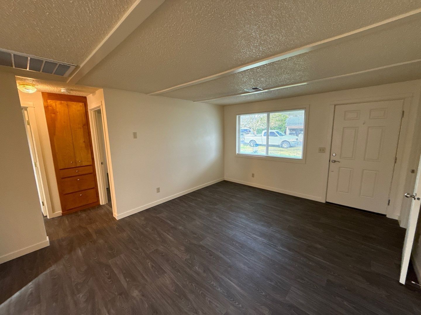 Beautiful Halsey 2 Bed, 1 Bath, DUPLEX, BIG BACK YARD, AVAILABLE NOW! property image