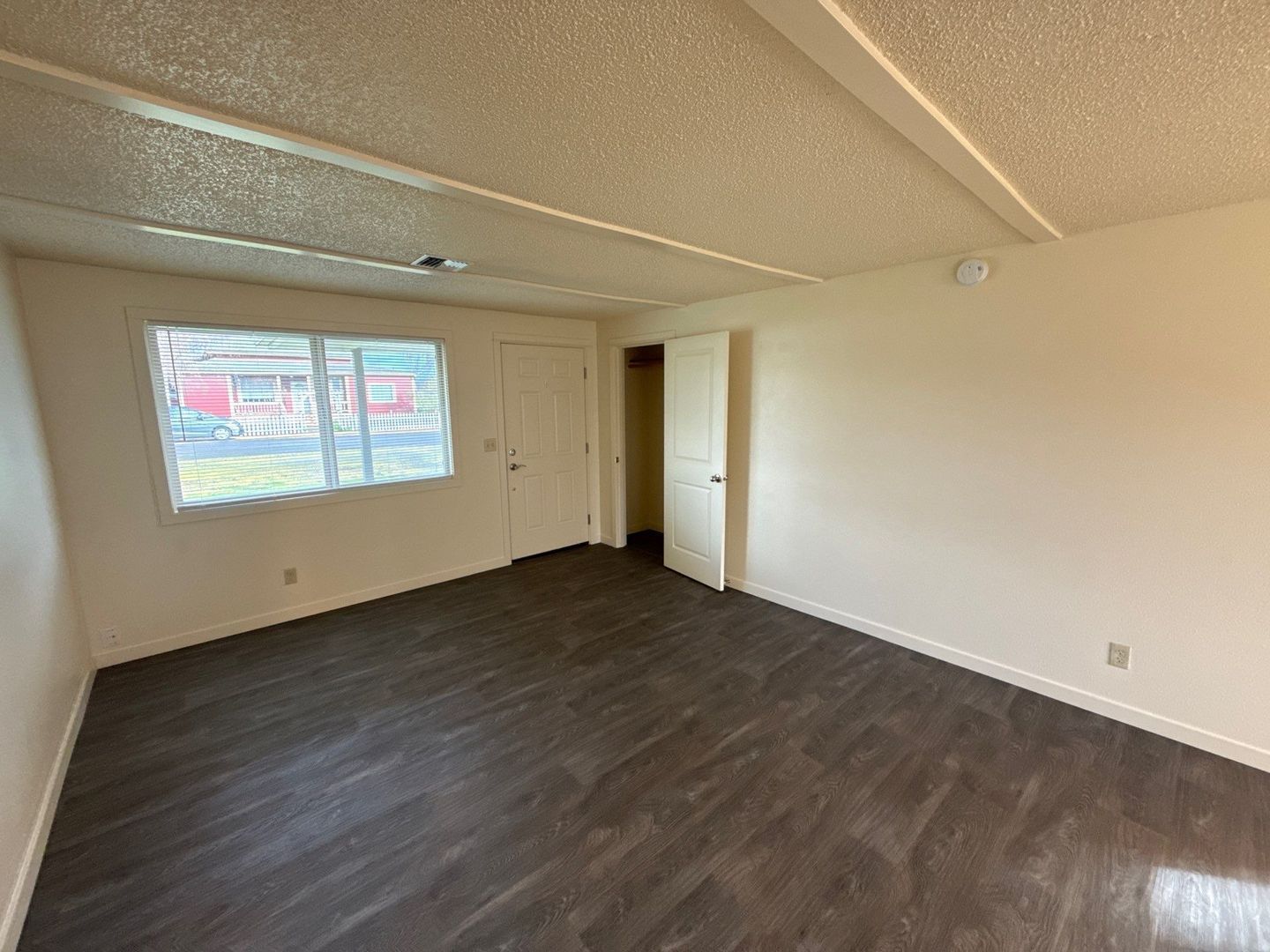 Beautiful Halsey 2 Bed, 1 Bath, DUPLEX, BIG BACK YARD, AVAILABLE NOW! property image