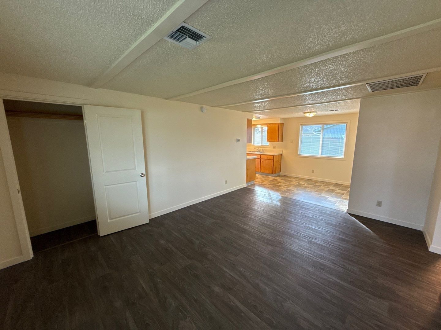 Beautiful Halsey 2 Bed, 1 Bath, DUPLEX, BIG BACK YARD, AVAILABLE NOW! property image