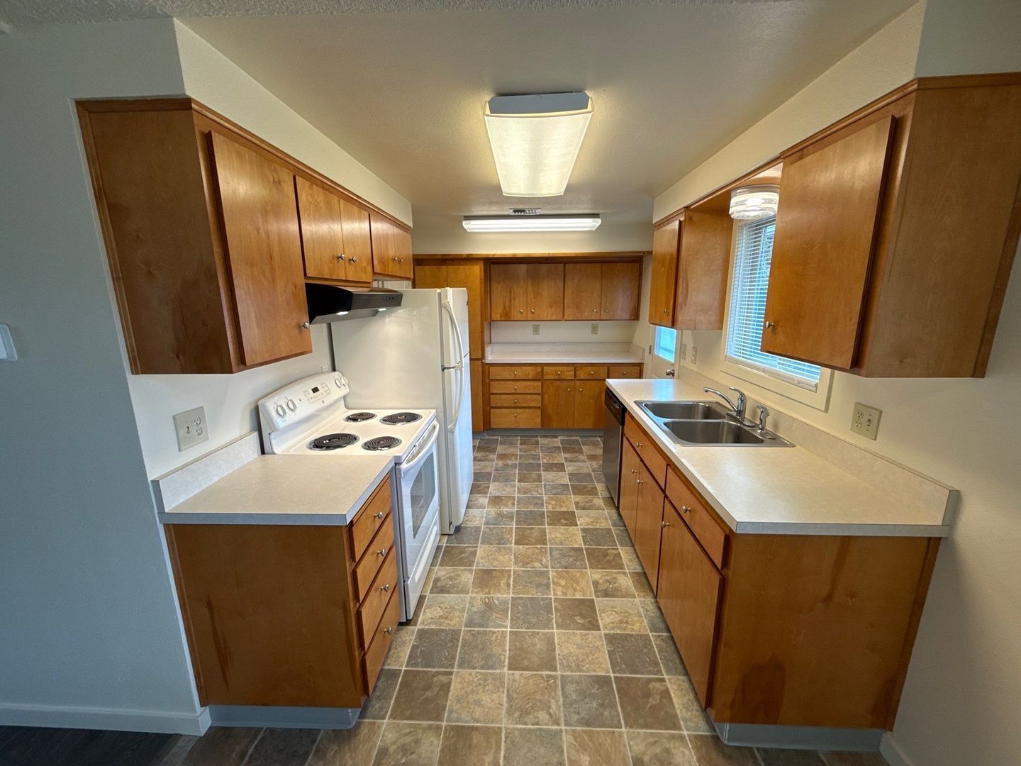 Beautiful Halsey 2 Bed, 1 Bath, DUPLEX, BIG BACK YARD, AVAILABLE NOW! property image