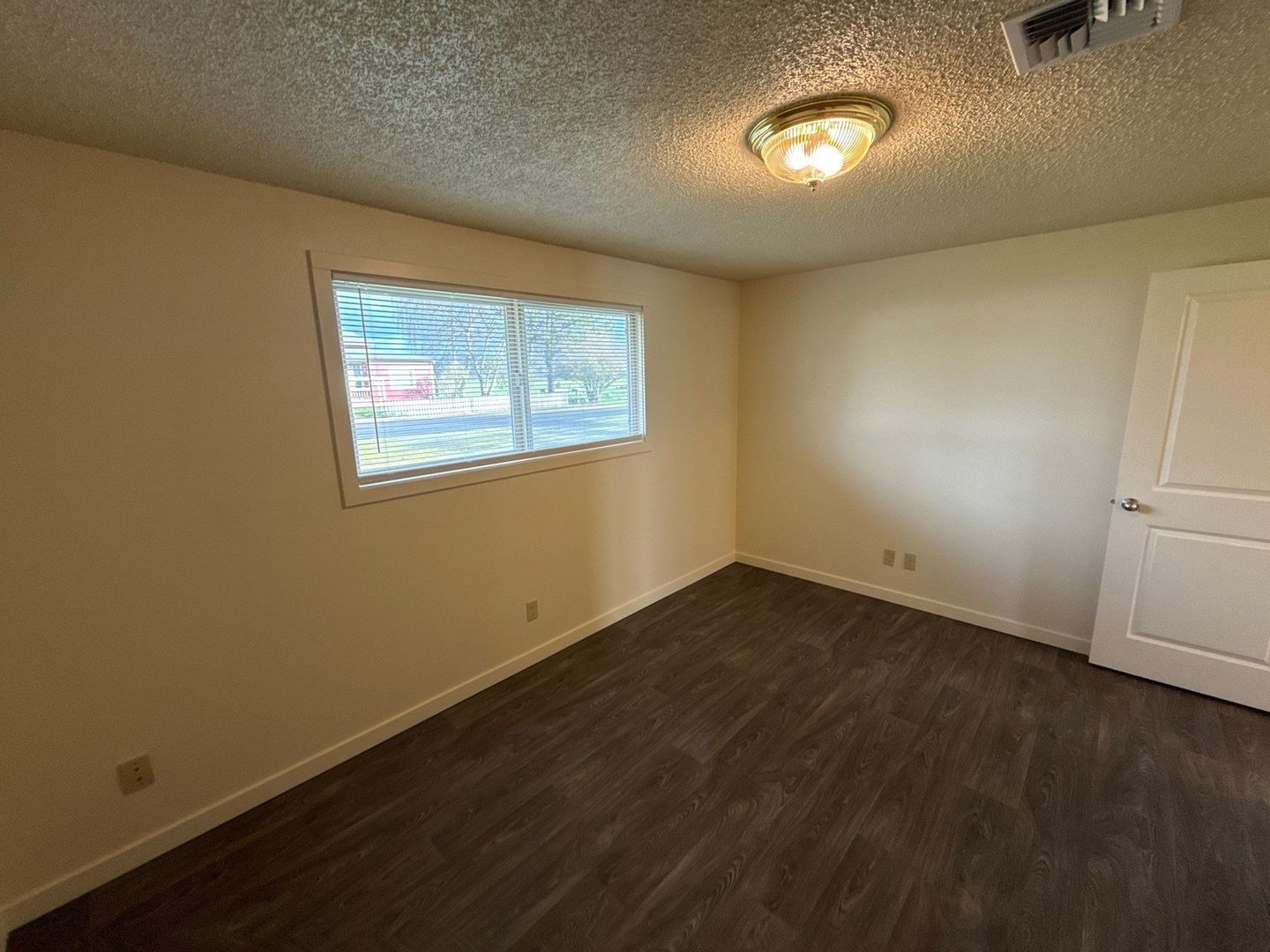 Beautiful Halsey 2 Bed, 1 Bath, DUPLEX, BIG BACK YARD, AVAILABLE NOW! property image