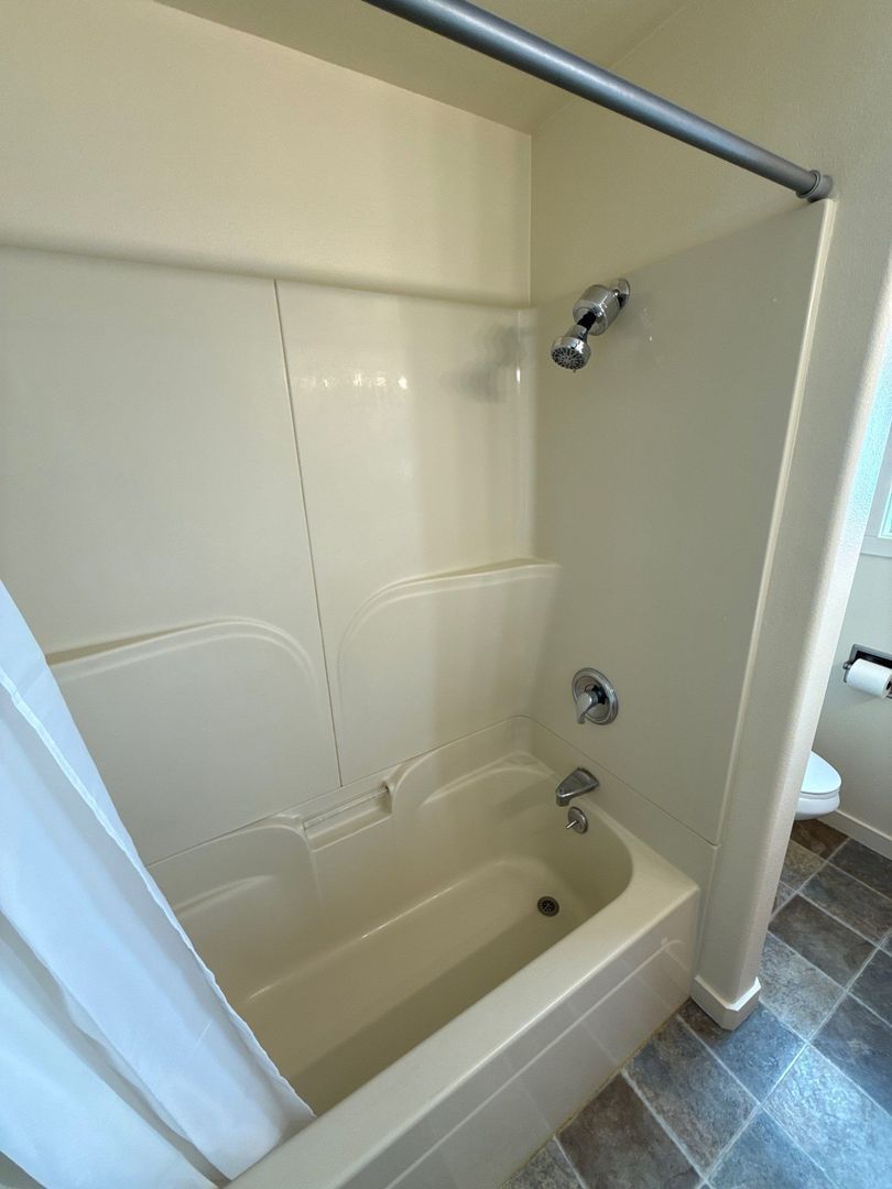 Beautiful Halsey 2 Bed, 1 Bath, DUPLEX, BIG BACK YARD, AVAILABLE NOW! property image