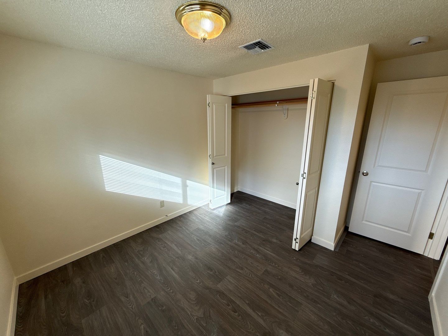 Beautiful Halsey 2 Bed, 1 Bath, DUPLEX, BIG BACK YARD, AVAILABLE NOW! property image