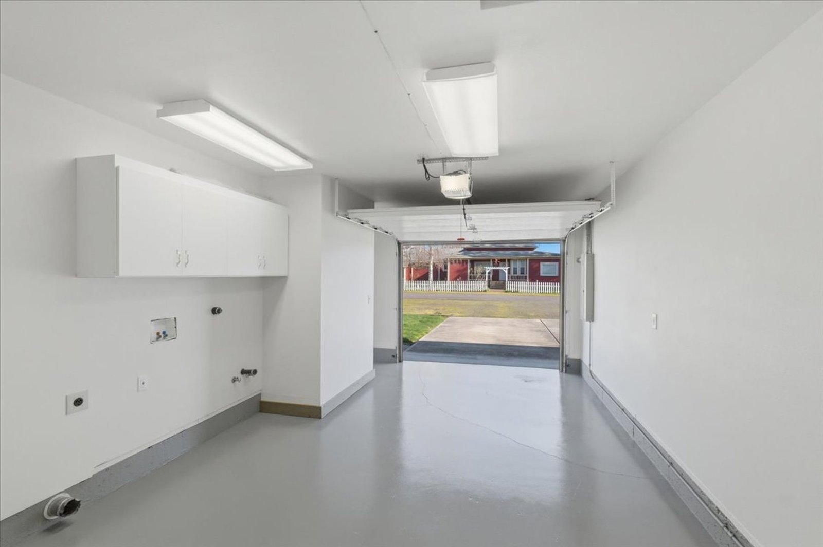 Beautiful Halsey 2 Bed, 1 Bath, DUPLEX, BIG BACK YARD, AVAILABLE NOW! property image