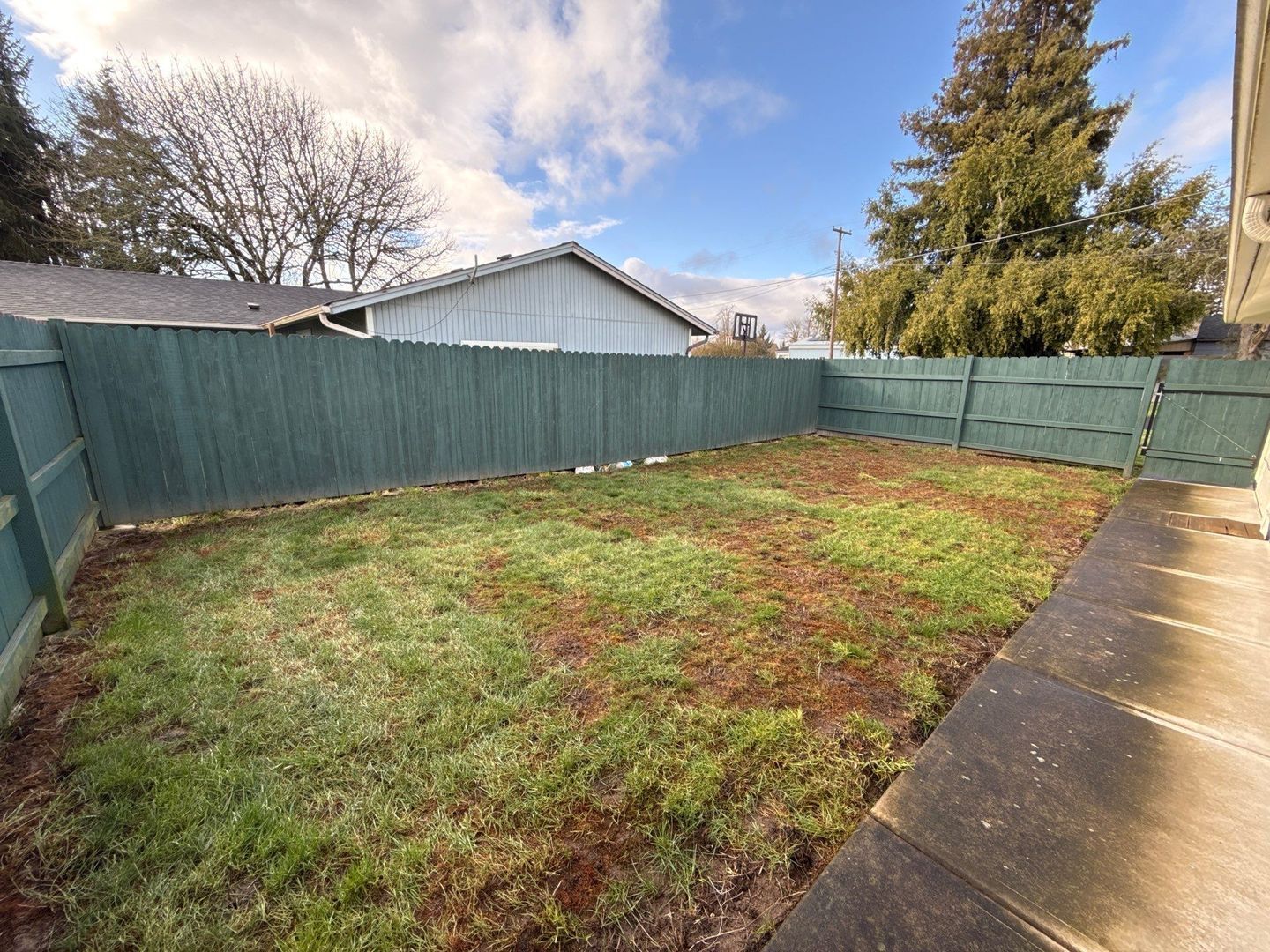 Beautiful Halsey 2 Bed, 1 Bath, DUPLEX, BIG BACK YARD, AVAILABLE NOW! property image