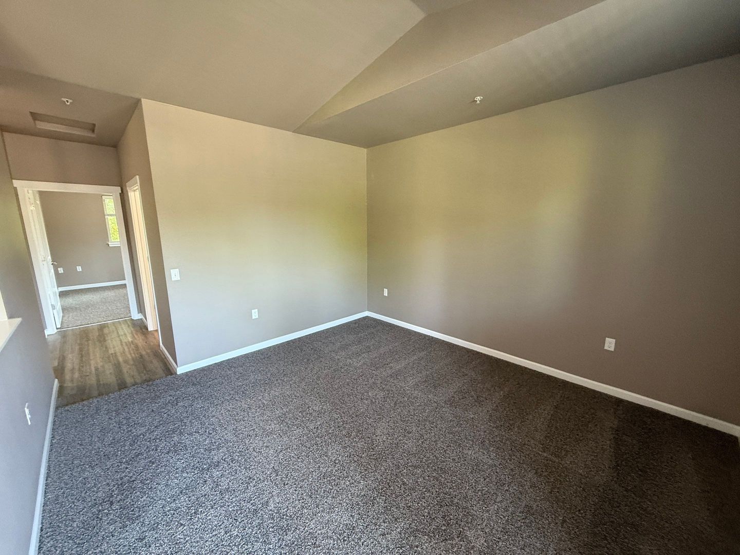 $99 Move-In & $1,190 Special | 3rd Floor 1BR/1BA NE Salem | AC | COMING SOON property image
