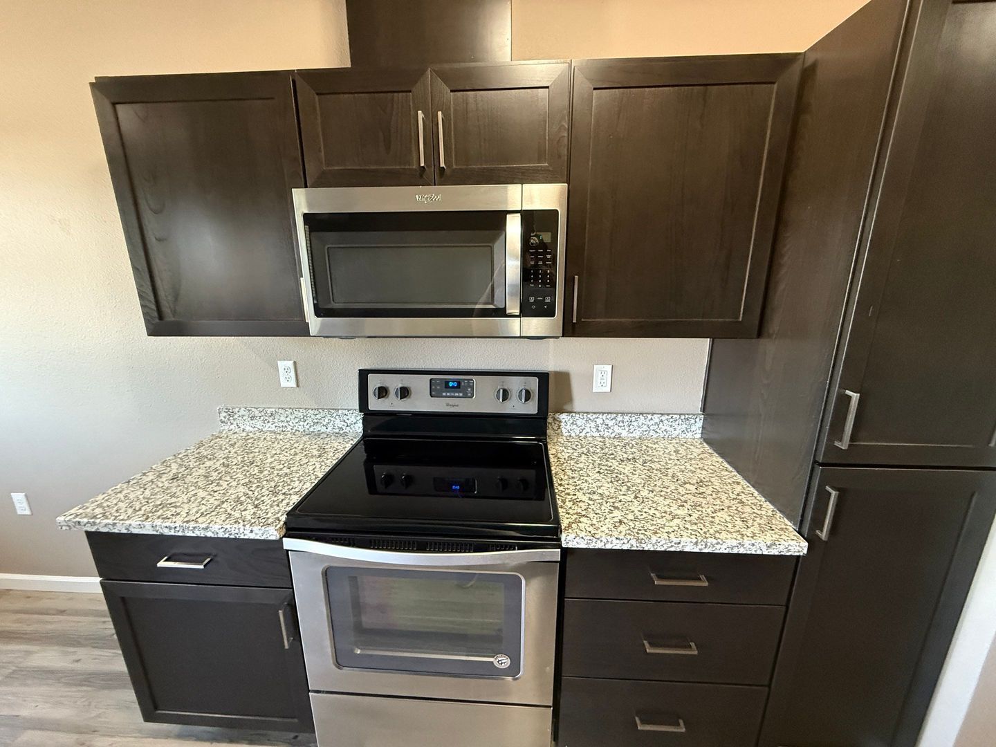 $99 Move-In & $1,190 Special | 3rd Floor 1BR/1BA NE Salem | AC | COMING SOON property image