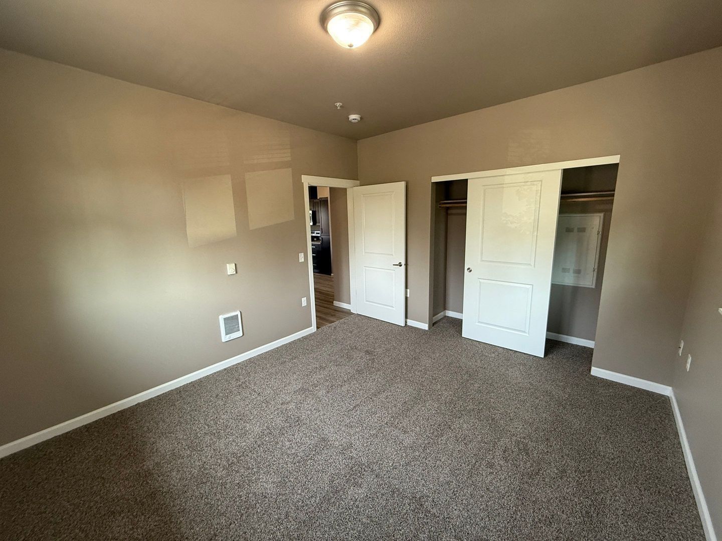 $99 Move-In & $1,190 Special | 3rd Floor 1BR/1BA NE Salem | AC | COMING SOON property image