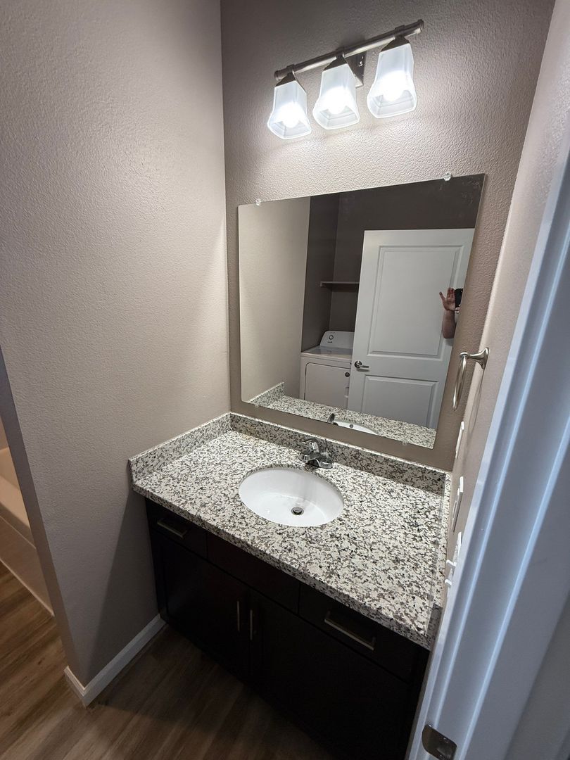 $99 Move-In & $1,190 Special | 3rd Floor 1BR/1BA NE Salem | AC | COMING SOON property image