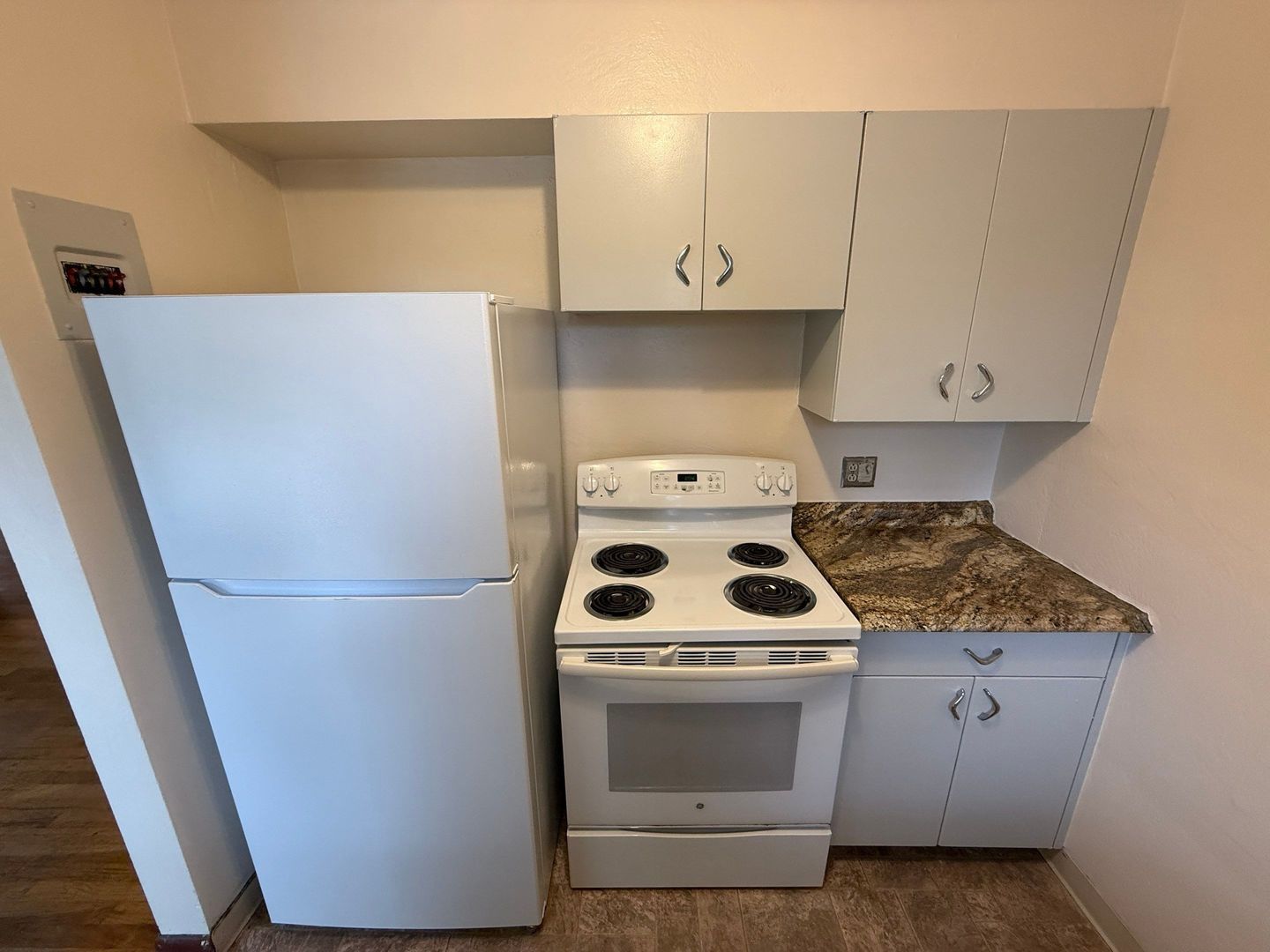 First 2 Months Just $500 Per/Month – NE Salem 2 Bed, 1 Bath, 2nd Floor Apartment, AVAILABLE NOW! property image