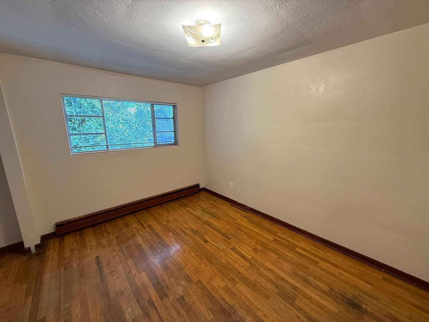 First 2 Months Just $500 Per/Month – NE Salem 2 Bed, 1 Bath, 2nd Floor Apartment, AVAILABLE NOW! property image