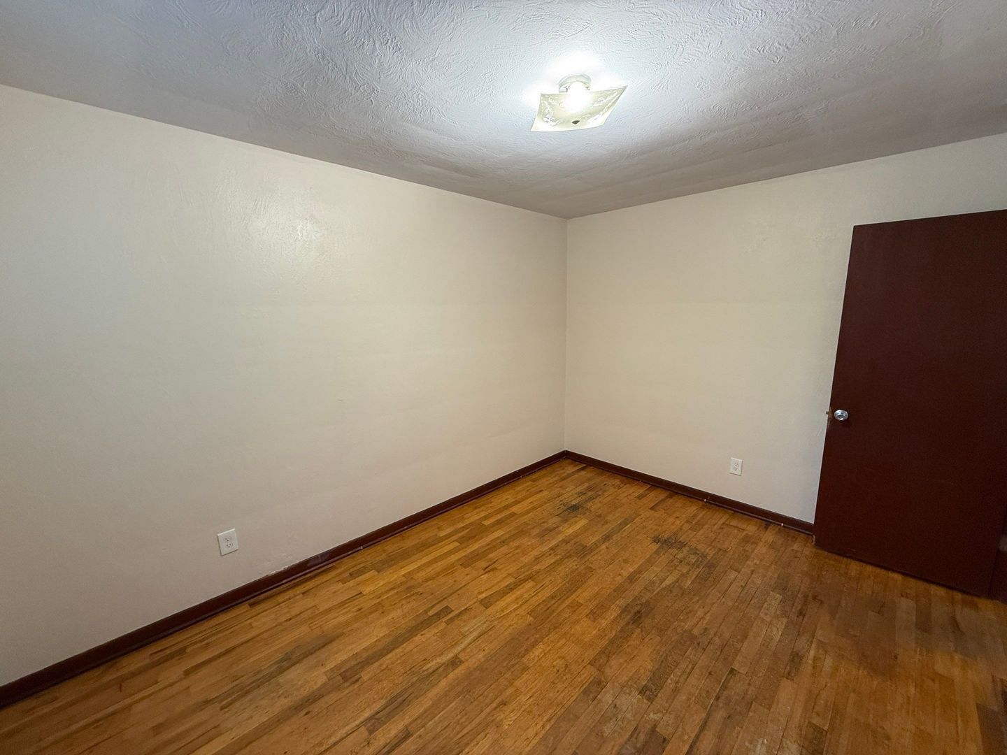 First 2 Months Just $500 Per/Month – NE Salem 2 Bed, 1 Bath, 2nd Floor Apartment, AVAILABLE NOW! property image