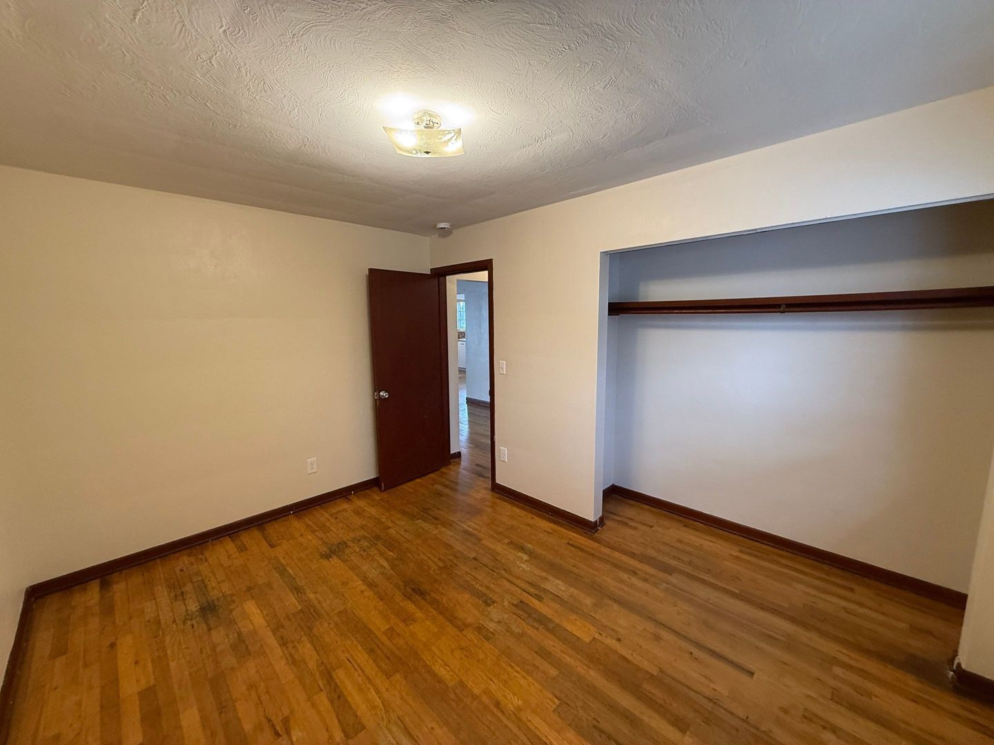 First 2 Months Just $500 Per/Month – NE Salem 2 Bed, 1 Bath, 2nd Floor Apartment, AVAILABLE NOW! property image