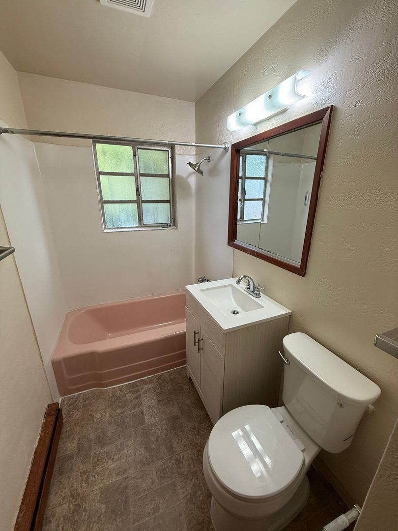 First 2 Months Just $500 Per/Month – NE Salem 2 Bed, 1 Bath, 2nd Floor Apartment, AVAILABLE NOW! property image