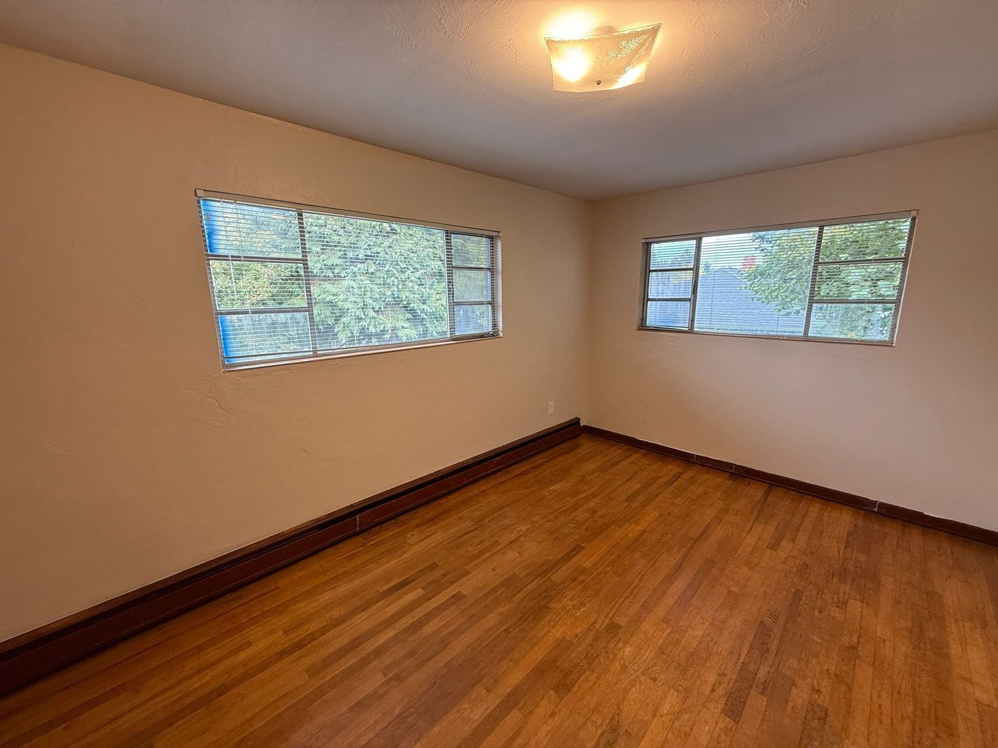 First 2 Months Just $500 Per/Month – NE Salem 2 Bed, 1 Bath, 2nd Floor Apartment, AVAILABLE NOW! property image