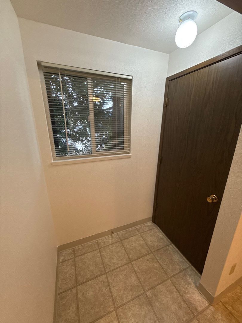 NW Corvallis 2 Bed, 1 Bath, 2nd Floor, AVAILABLE NOW! property image
