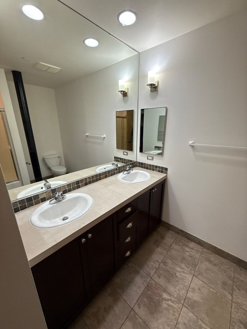 $1,445 First 3 Months Downtown Salem, Alcove Studio, 1 Bath, w/Washer & Dryer in Unit, CALL TO SCHEDULE A VIEWING, AVAILABLE NOW! property image