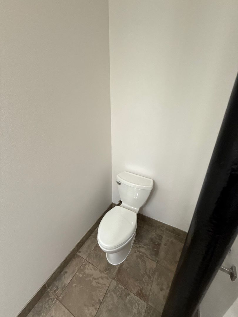 $1,445 First 3 Months Downtown Salem, Alcove Studio, 1 Bath, w/Washer & Dryer in Unit, CALL TO SCHEDULE A VIEWING, AVAILABLE NOW! property image