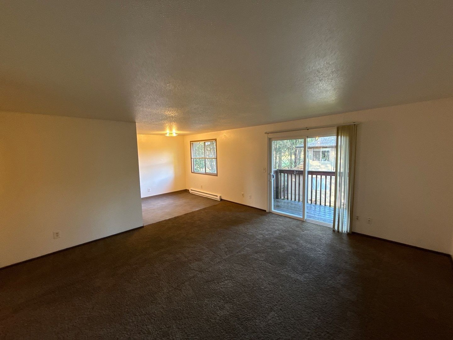 $1,095 First 3 Months, NE Salem 2 Bed 1 Bath 2nd Floor Apartment, W/S/G Paid, AVAILABLE NOW! property image
