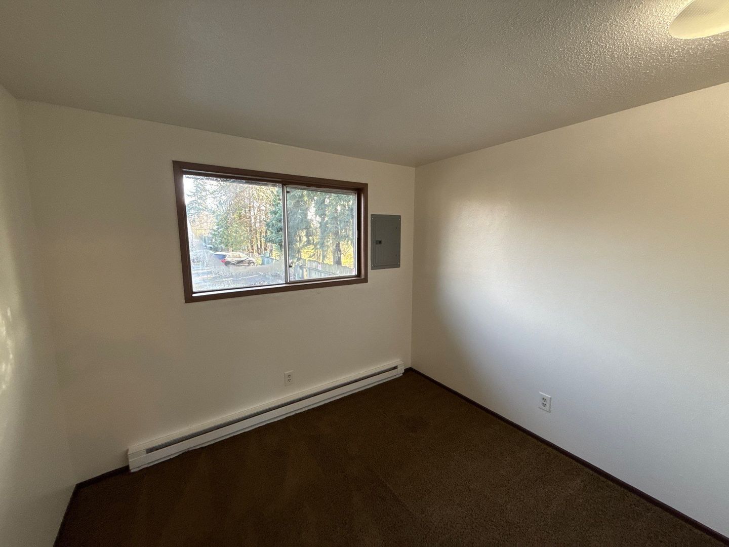 $1,095 First 3 Months, NE Salem 2 Bed 1 Bath 2nd Floor Apartment, W/S/G Paid, AVAILABLE NOW! property image
