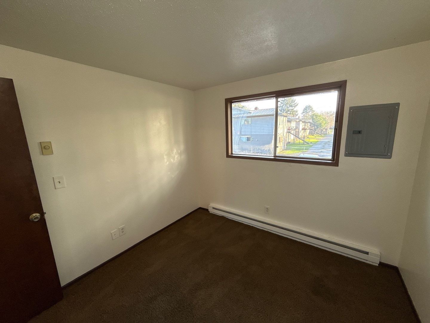 $1,095 First 3 Months, NE Salem 2 Bed 1 Bath 2nd Floor Apartment, W/S/G Paid, AVAILABLE NOW! property image