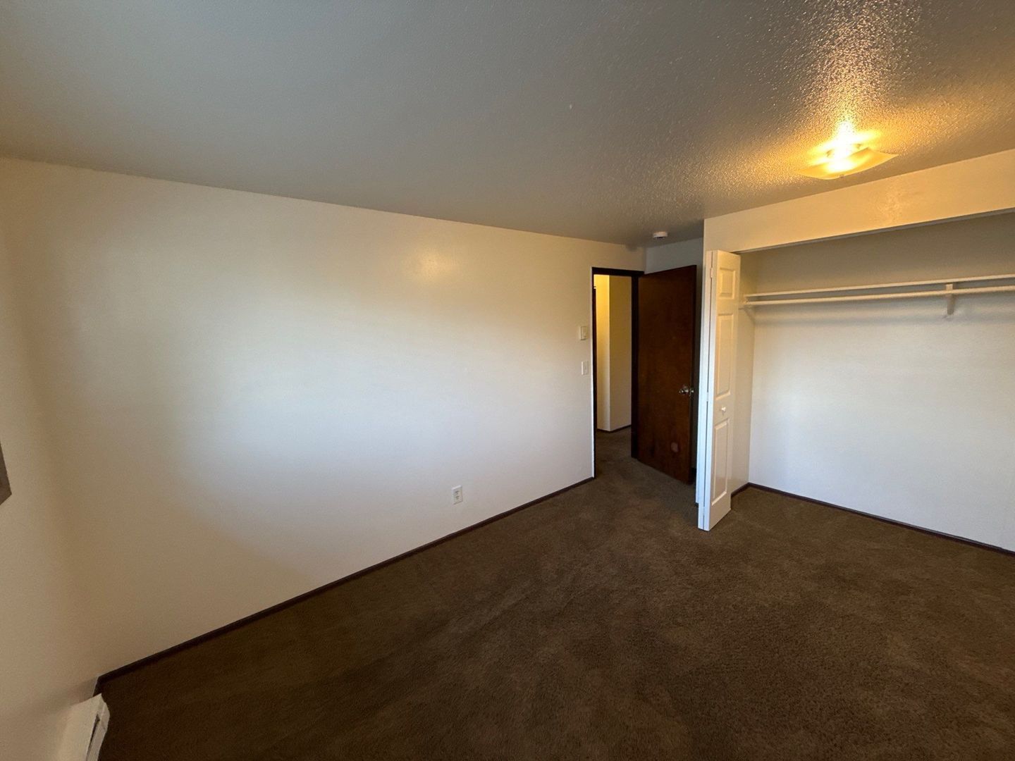 $1,095 First 3 Months, NE Salem 2 Bed 1 Bath 2nd Floor Apartment, W/S/G Paid, AVAILABLE NOW! property image