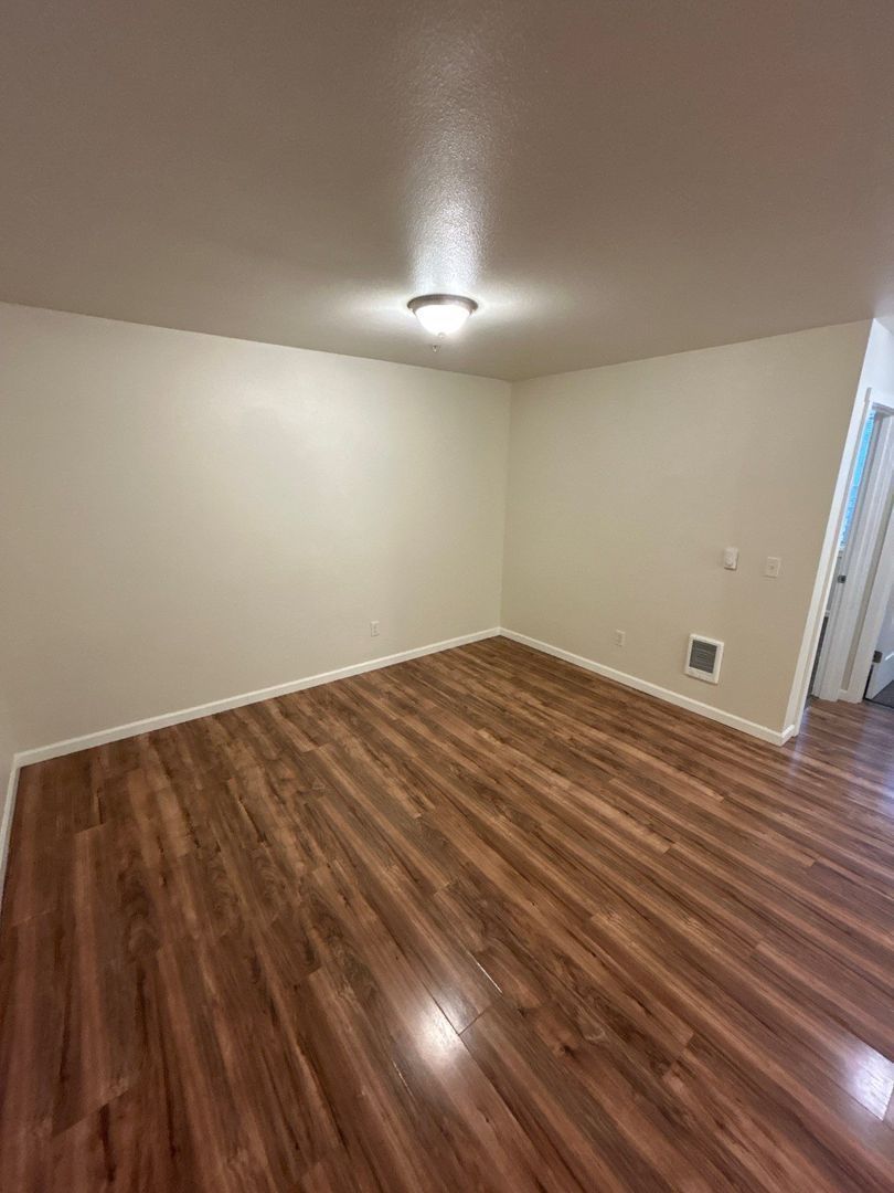 $1345 First 3 Months, Mount Angel, 2 Bed, 1 Bath, 1st Floor Apartment, Pet Friendly, AVAILABLE NOW! property image