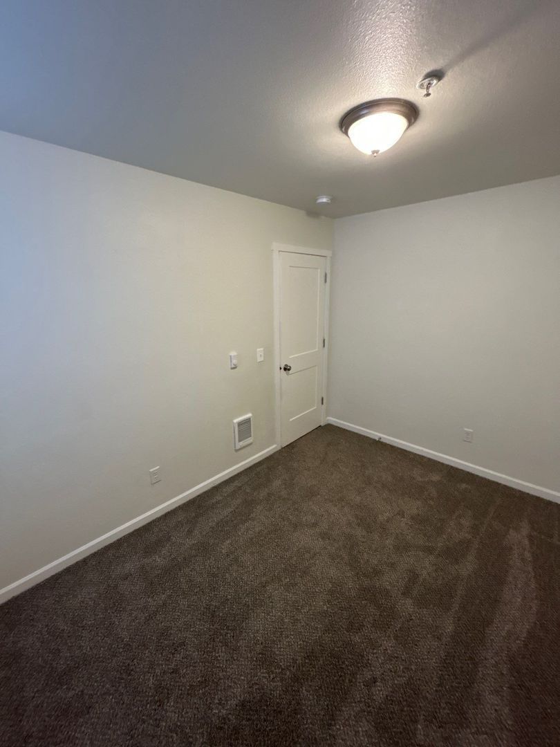 $1345 First 3 Months, Mount Angel, 2 Bed, 1 Bath, 1st Floor Apartment, Pet Friendly, AVAILABLE NOW! property image