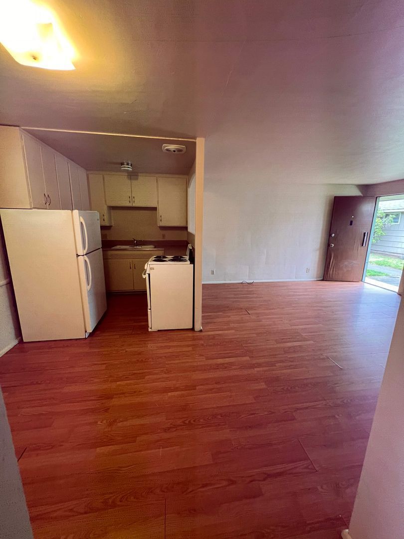 Beautiful Eugene 1 Bed, 1 Bath, Multiplex, AVAILABLE NOW! property image