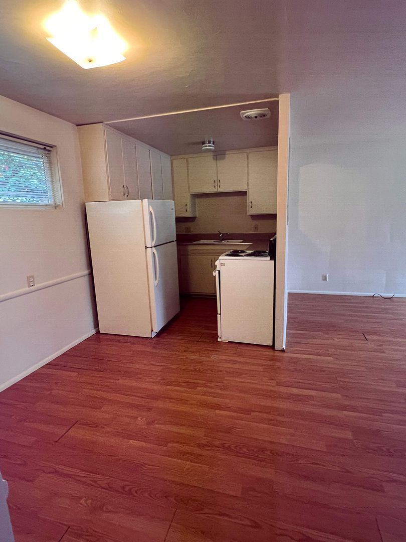 Beautiful Eugene 1 Bed, 1 Bath, Multiplex, AVAILABLE NOW! property image