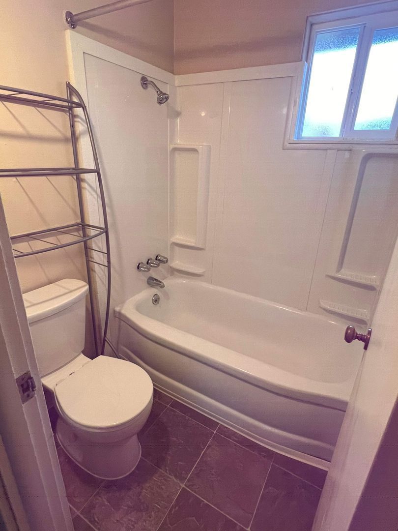 Beautiful Eugene 1 Bed, 1 Bath, Multiplex, AVAILABLE NOW! property image