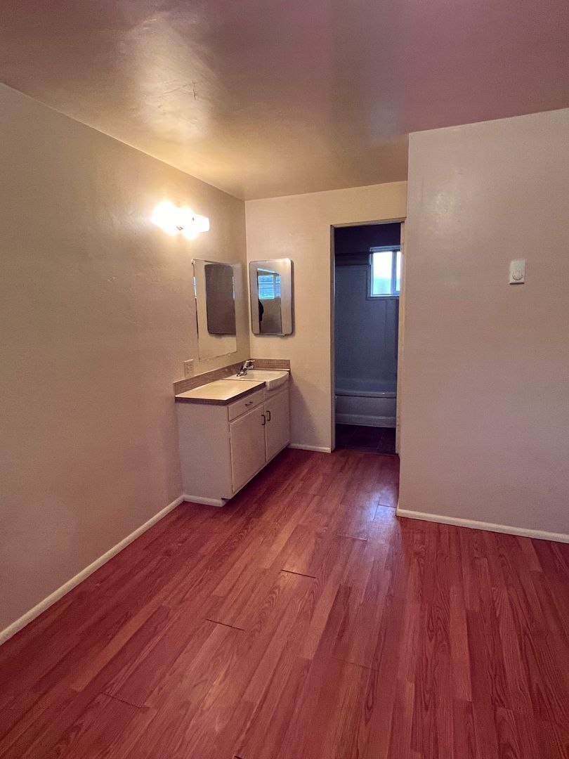 Beautiful Eugene 1 Bed, 1 Bath, Multiplex, AVAILABLE NOW! property image