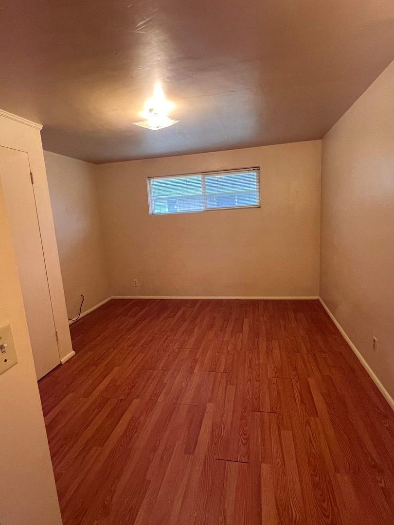 Beautiful Eugene 1 Bed, 1 Bath, Multiplex, AVAILABLE NOW! property image