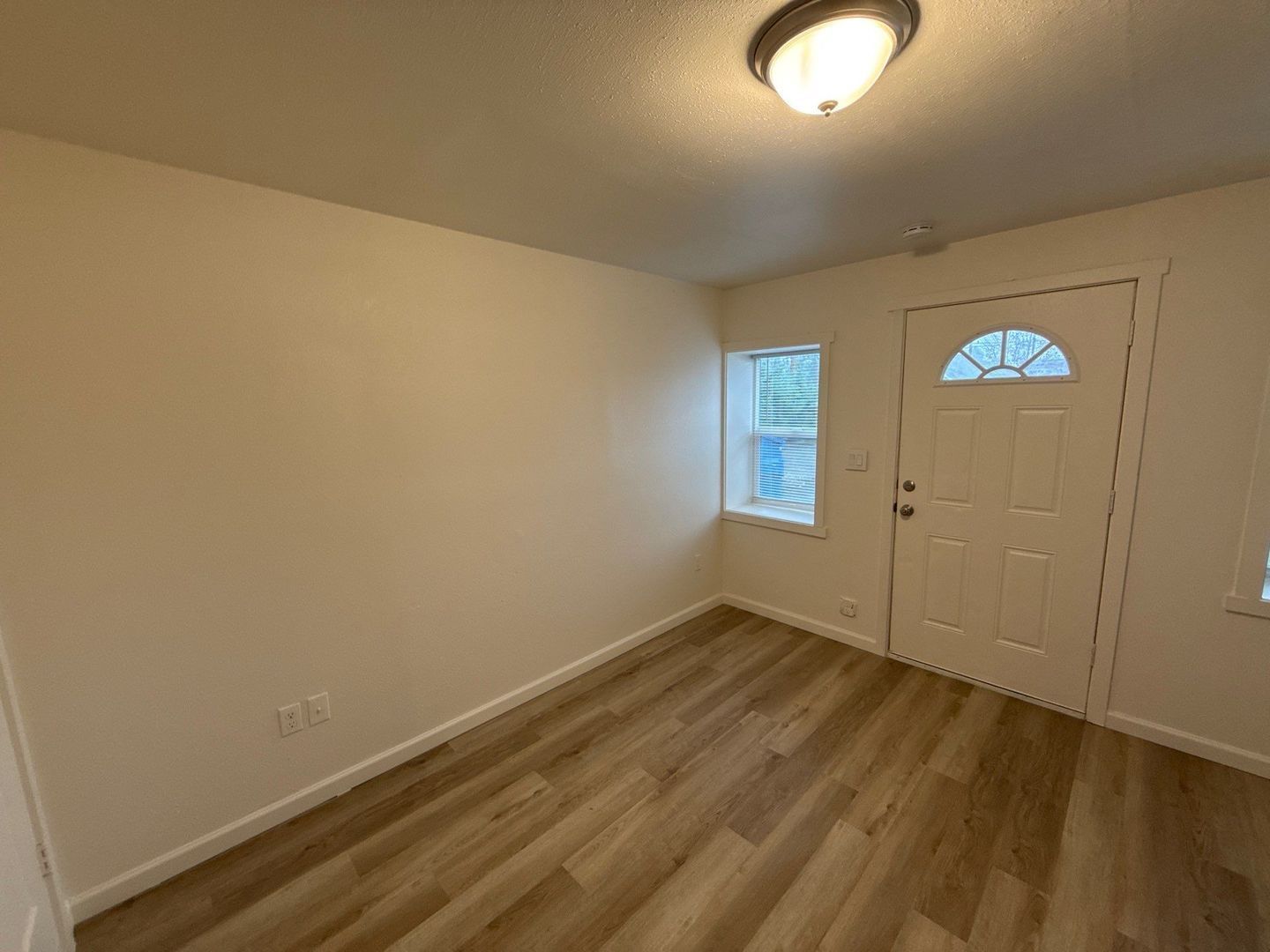 $895 First 3 Months, NE Salem FULLY REMODLED STUDIO, 1 Bath Apartment, W/S/G Paid, AVAILABLE NOW! property image