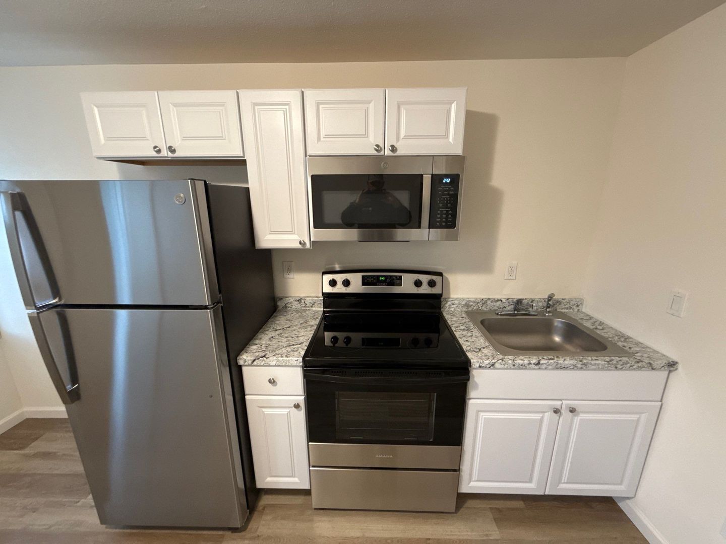 $895 First 3 Months, NE Salem FULLY REMODLED STUDIO, 1 Bath Apartment, W/S/G Paid, AVAILABLE NOW! property image