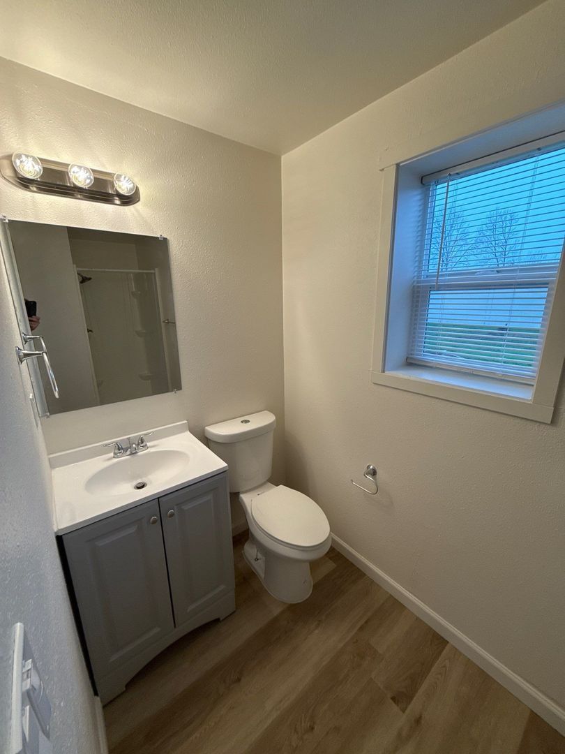 $895 First 3 Months, NE Salem FULLY REMODLED STUDIO, 1 Bath Apartment, W/S/G Paid, AVAILABLE NOW! property image