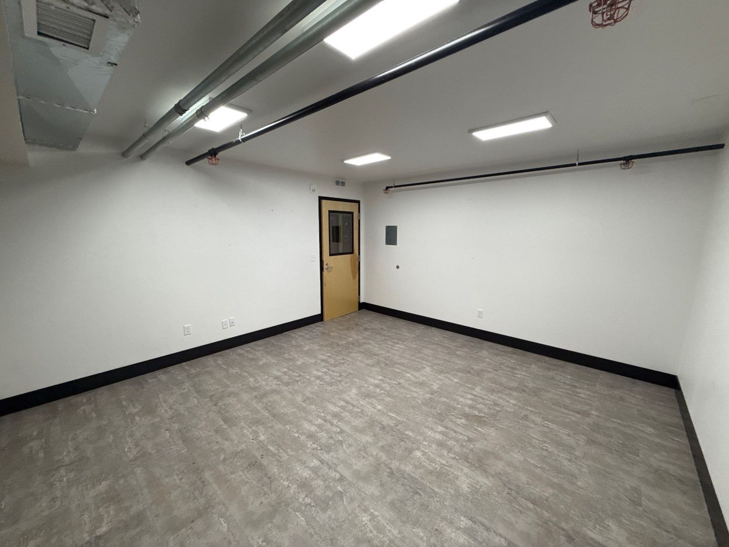 Space for Rent, Basement Unit, Lease Terms Negotiable, Call for MORE DETAILS, AVAILABLE NOW! property image