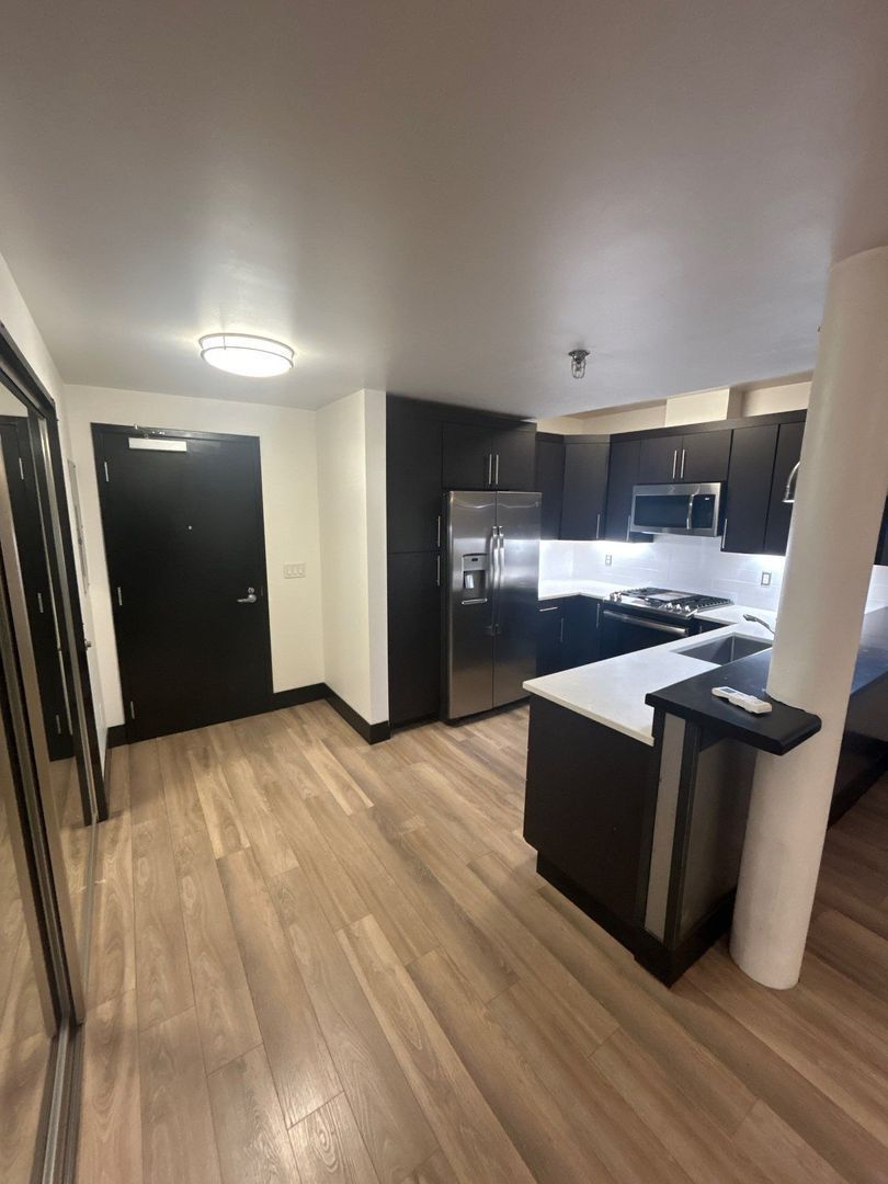 $1,245 First 3 Months, Downtown Salem, Studio 1 Bath, CONDO, w/Washer & Dryer in Unit, CALL TO SCHEDULE A VIEWING, AVAILABLE NOW! property image