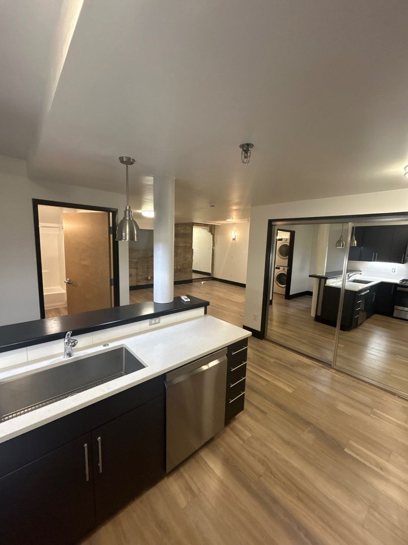 $1,245 First 3 Months, Downtown Salem, Studio 1 Bath, CONDO, w/Washer & Dryer in Unit, CALL TO SCHEDULE A VIEWING, AVAILABLE NOW! property image