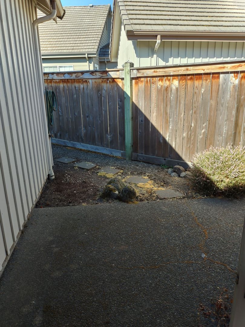 Eugene 2 Bedroom 1 Bath Duplex Available NOW! property image