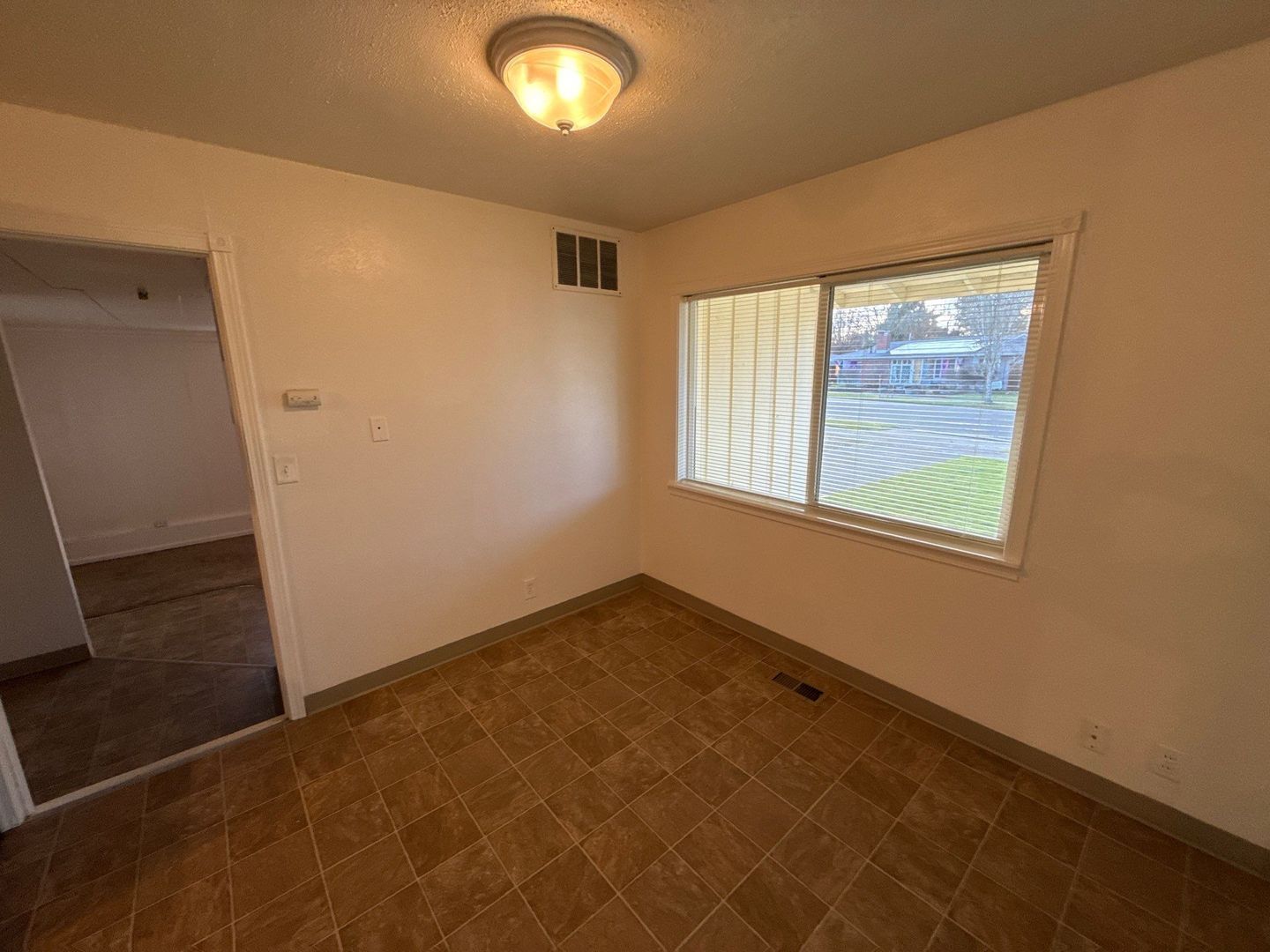 Beautiful Corvallis 4 Bed 1 Bath Single Family Home, AVAILABLE NOW! property image