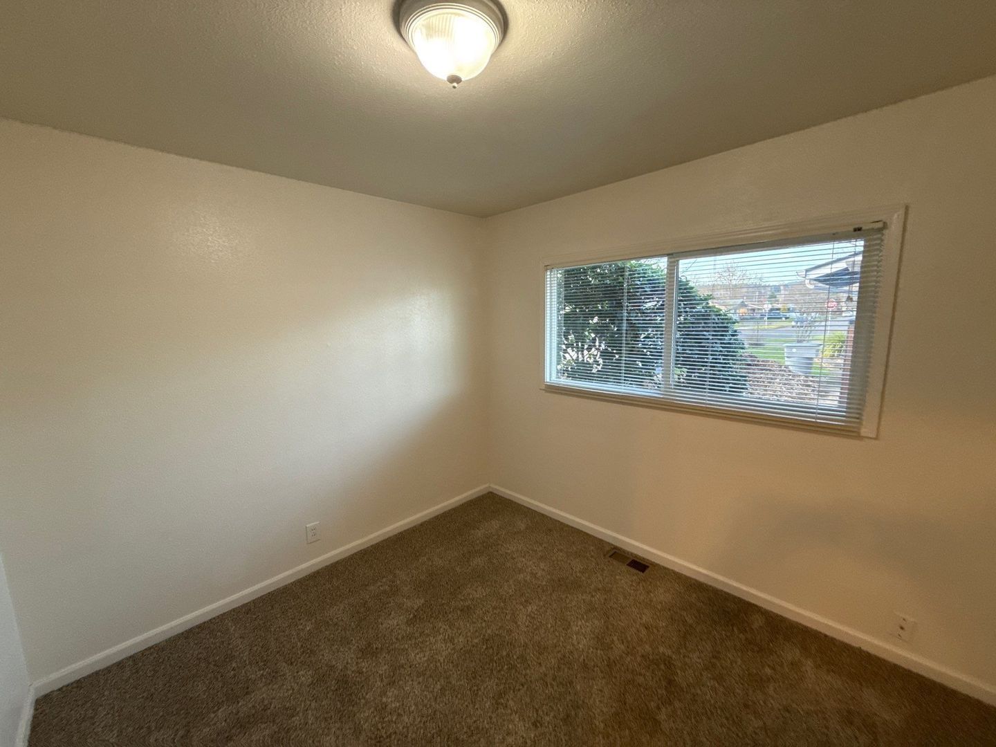 Beautiful Corvallis 4 Bed 1 Bath Single Family Home, AVAILABLE NOW! property image