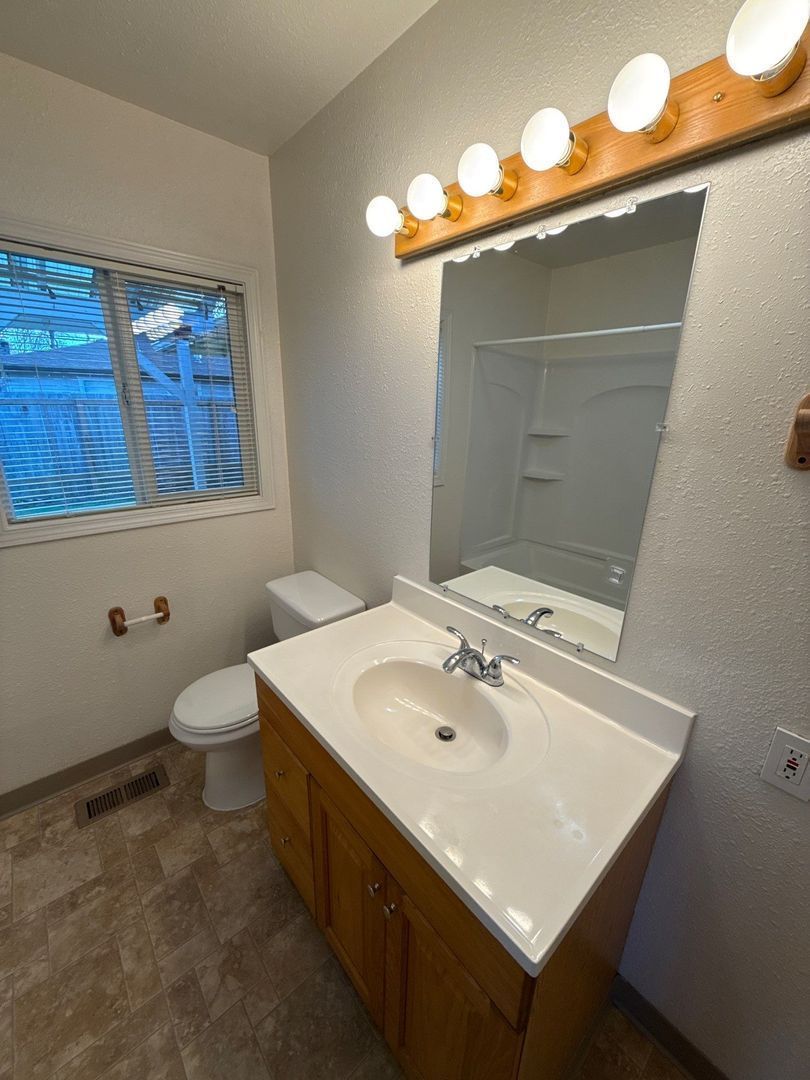 Beautiful Corvallis 4 Bed 1 Bath Single Family Home, AVAILABLE NOW! property image