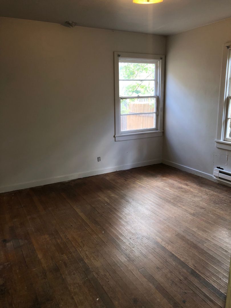 Eugene 4 Bed, 1 Bath, Single Family Home, Available NOW! property image