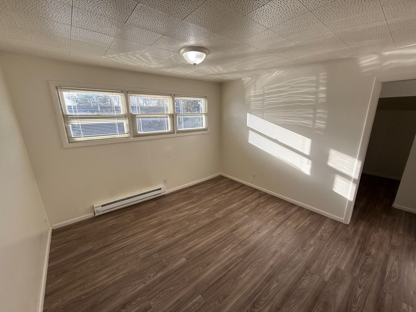 NE Salem Studio, 1 Bath, Apartment, Close to Downtown,  AVAILABLE NOW! property image