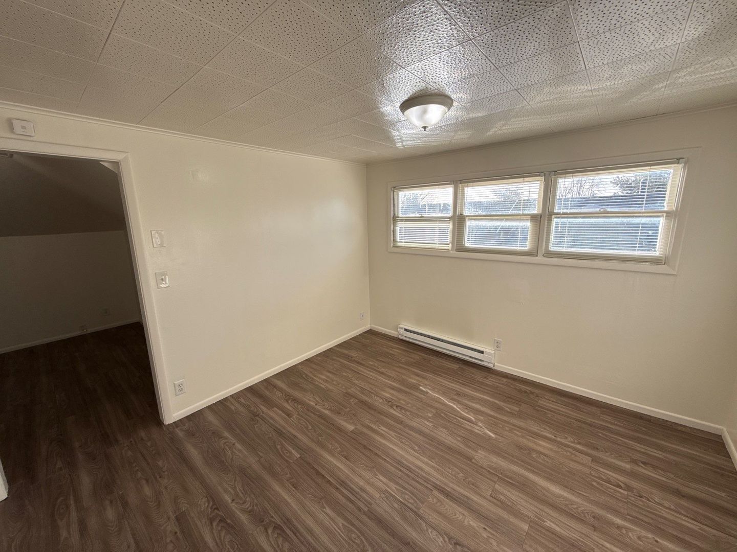 NE Salem Studio, 1 Bath, Apartment, Close to Downtown,  AVAILABLE NOW! property image