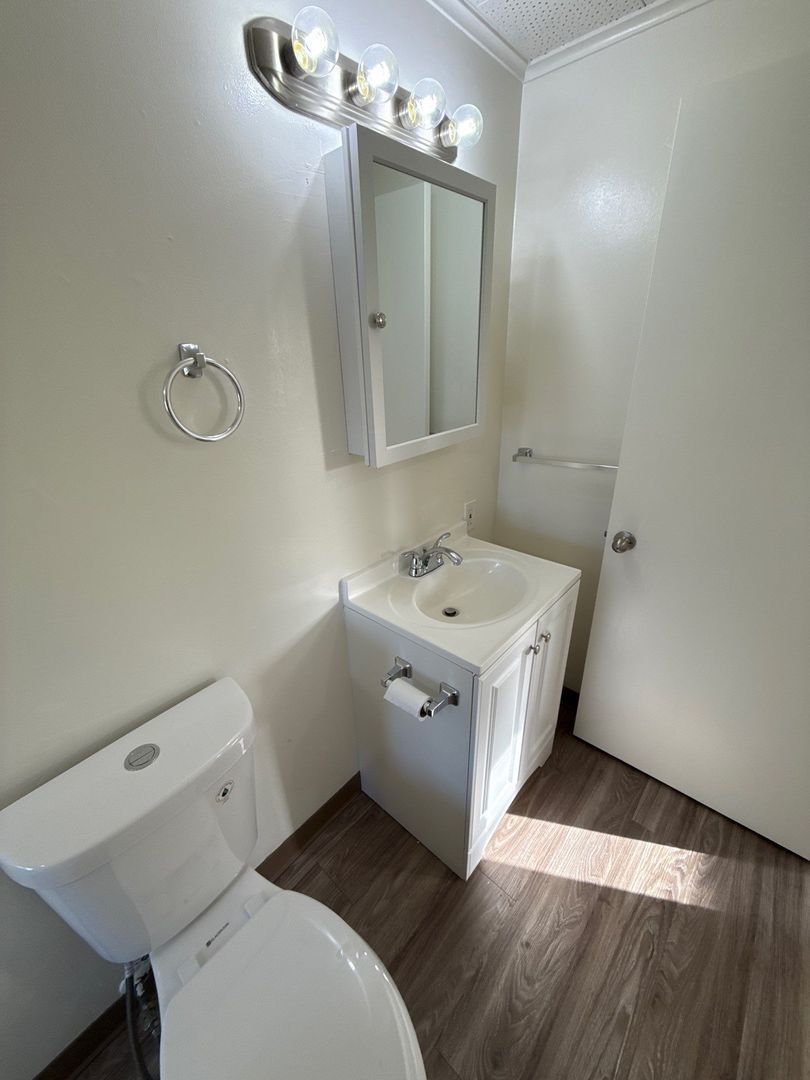 NE Salem Studio, 1 Bath, Apartment, Close to Downtown,  AVAILABLE NOW! property image